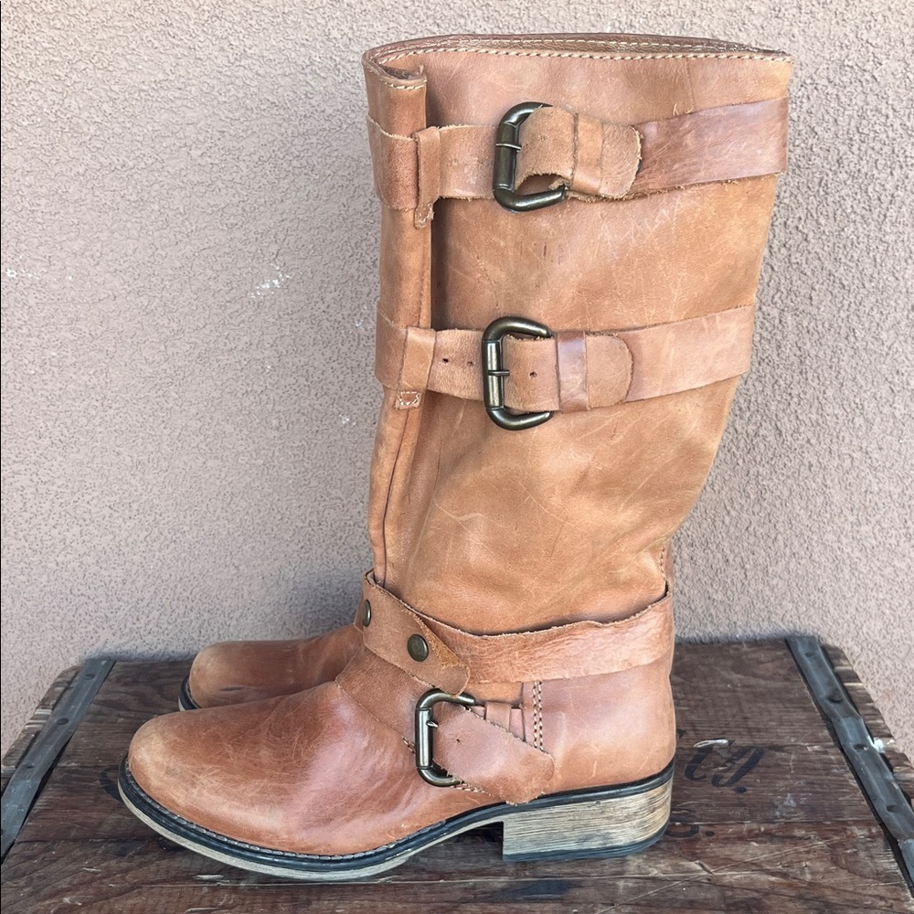 Steve Madden Brittana tan motto boots